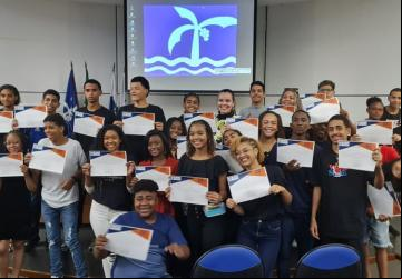 A cerimônia, que aconteceu no Paço Municipal, contou com familiares, alunos e equipe