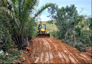 A ação tem como objetivo minimizar os impactos causados pela forte chuva que atingiu a região neste mês, causando queda de barreiras em alguns pontos isolados