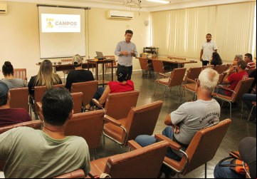 Equipes da Casa do Produtor Rural, da Secretaria de Agricultura de Campos, explicaram critérios