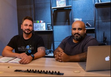 À esquerda, Paulo Moreira, produtor executivo, e Cezar Fernandes, Diretor.