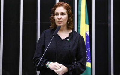 Câmara autoriza licença de 127 dias solicitada pela deputada Carla Zambelli